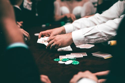 Casino Fest Arvostelu: Yksityiskohtainen Katsaus Suomalaisiin Kasinotapahtumiin