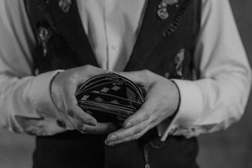 Lapselle Pankkikortti: Opas Rahankäytön Opetteluun Ja Pankkipalveluihin Lapsen Kanssa